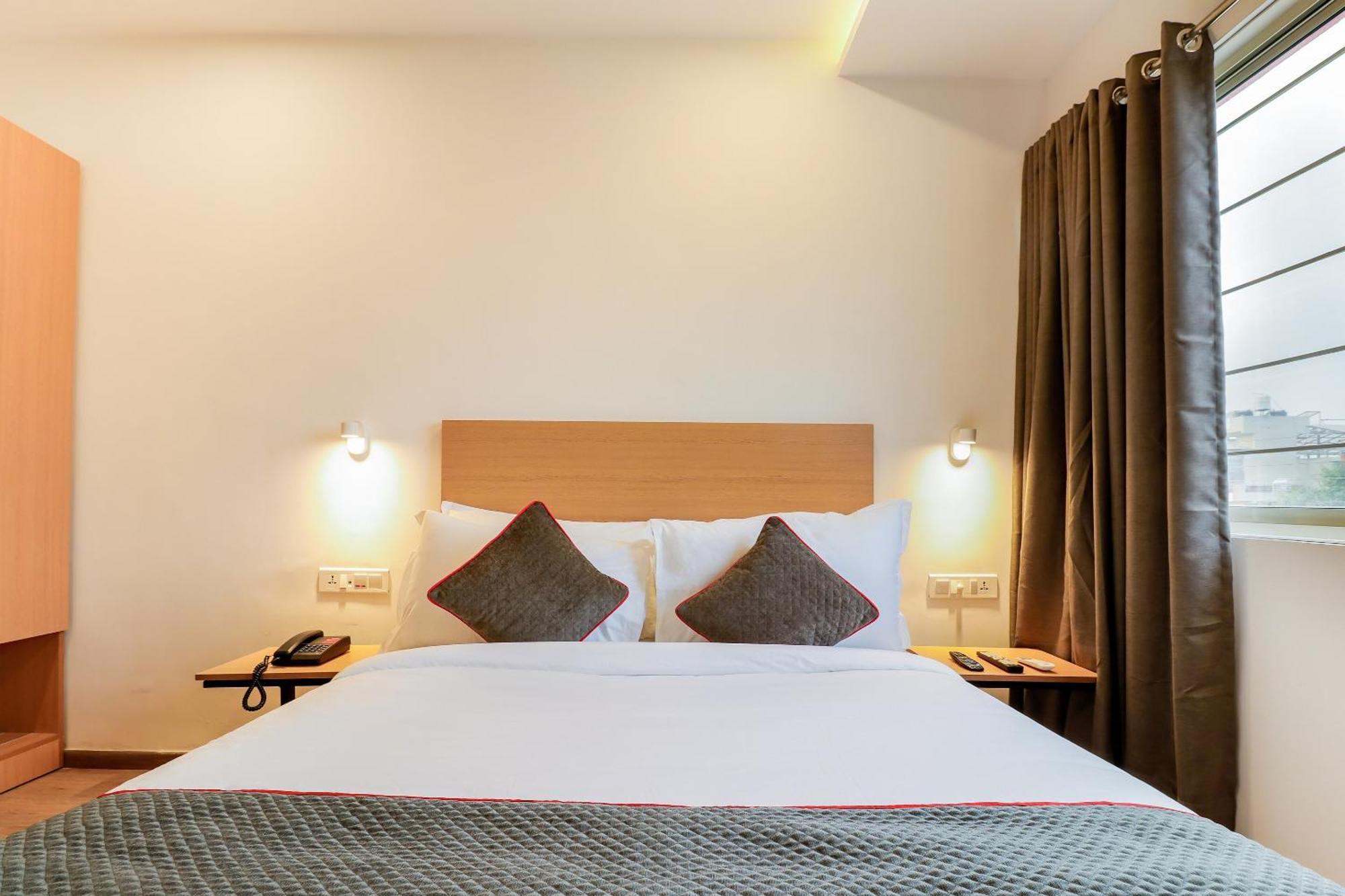 Super Townhouse The Landmark Indore Ngoại thất bức ảnh
