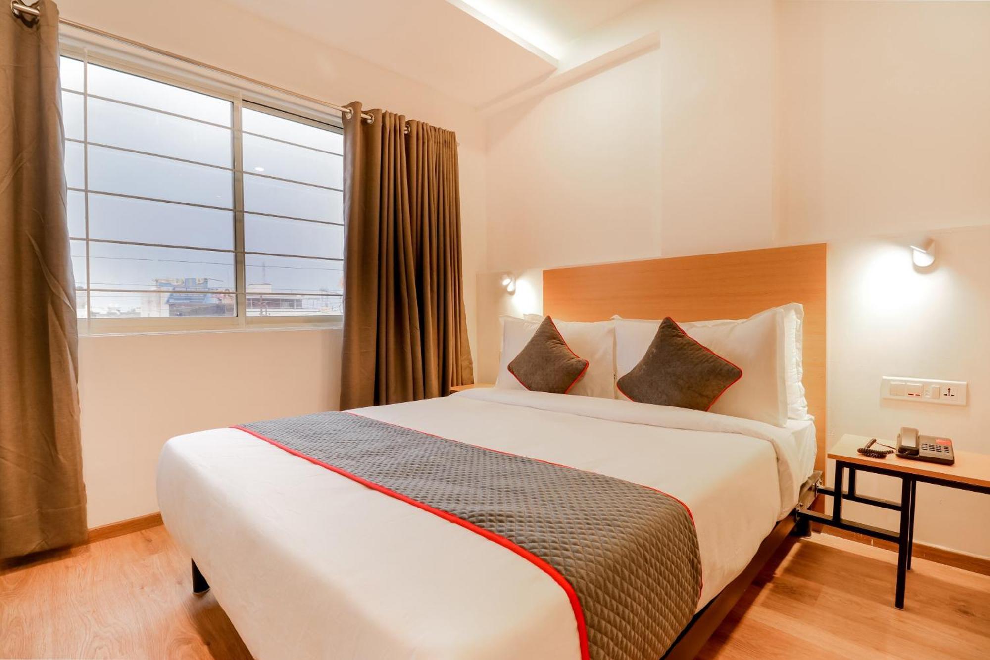 Super Townhouse The Landmark Indore Ngoại thất bức ảnh