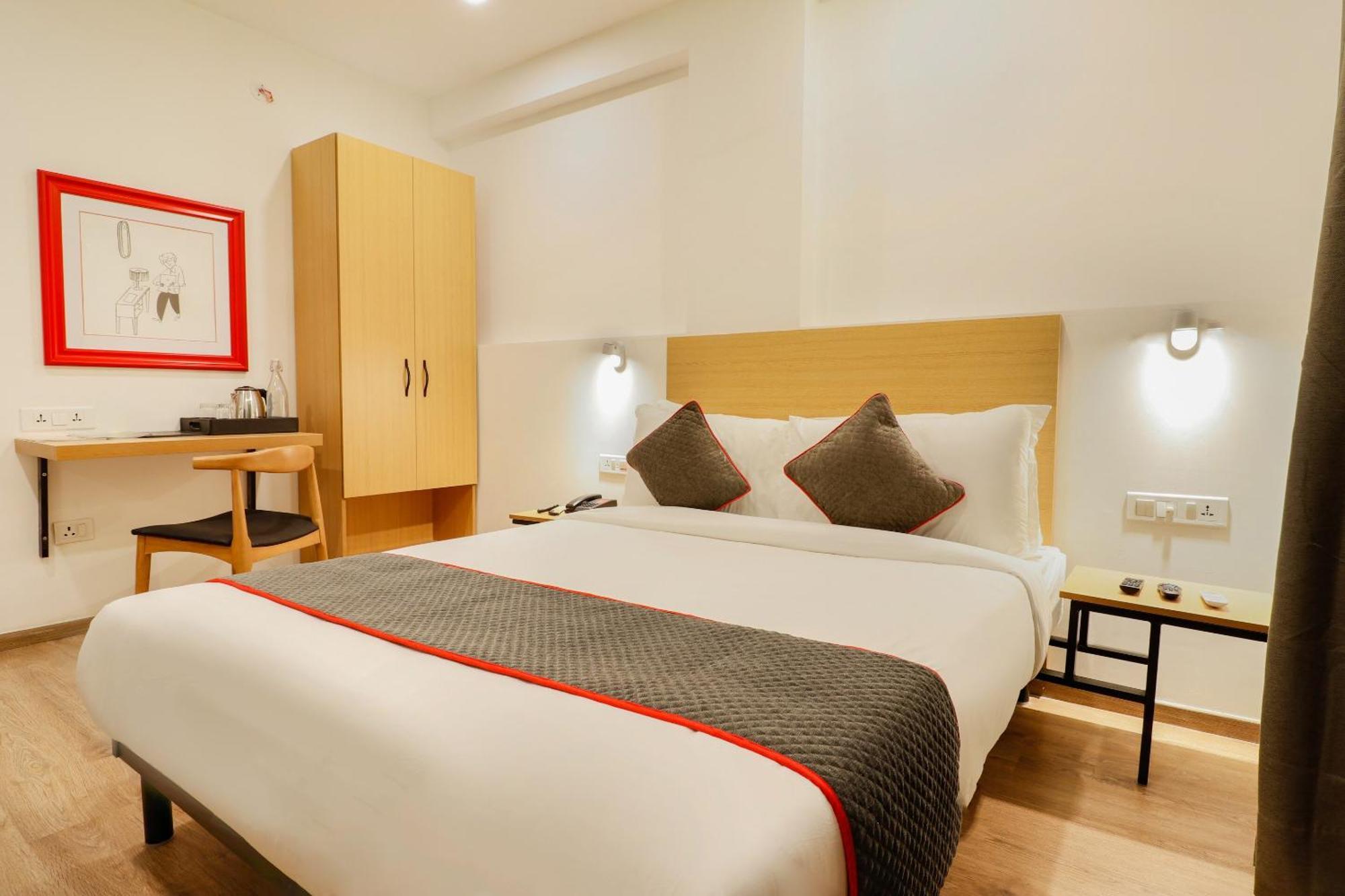 Super Townhouse The Landmark Indore Ngoại thất bức ảnh