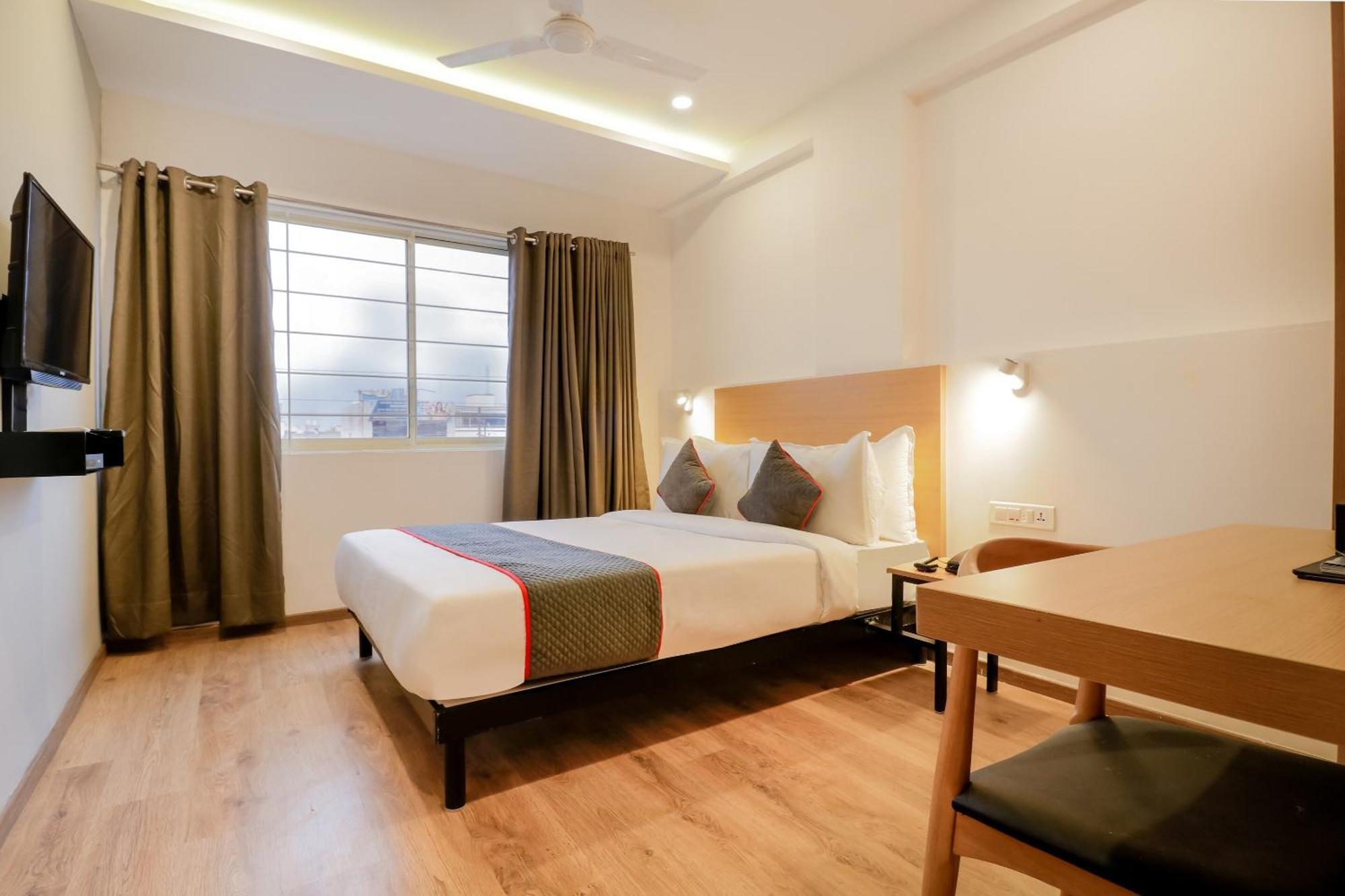 Super Townhouse The Landmark Indore Ngoại thất bức ảnh
