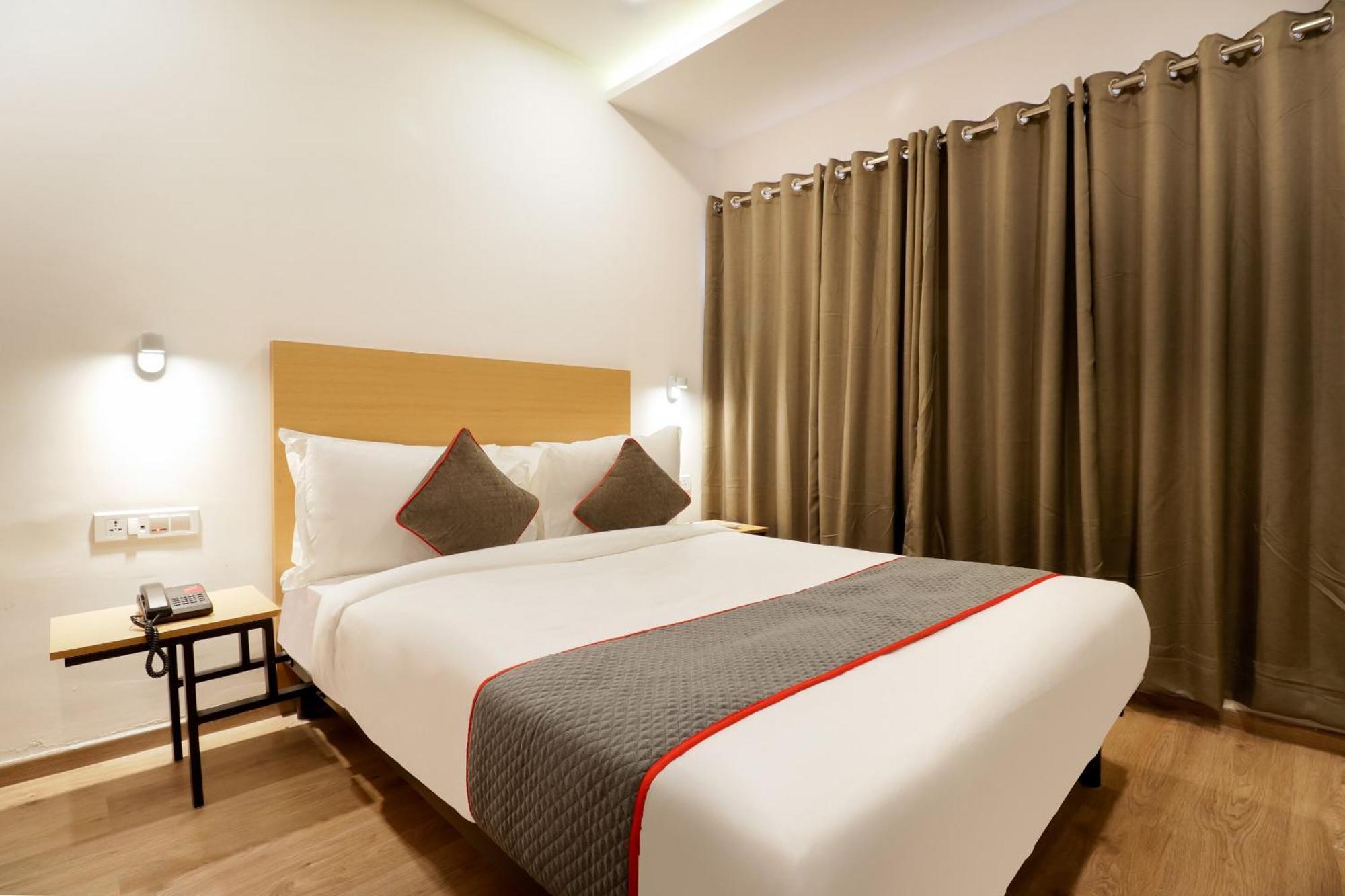 Super Townhouse The Landmark Indore Ngoại thất bức ảnh
